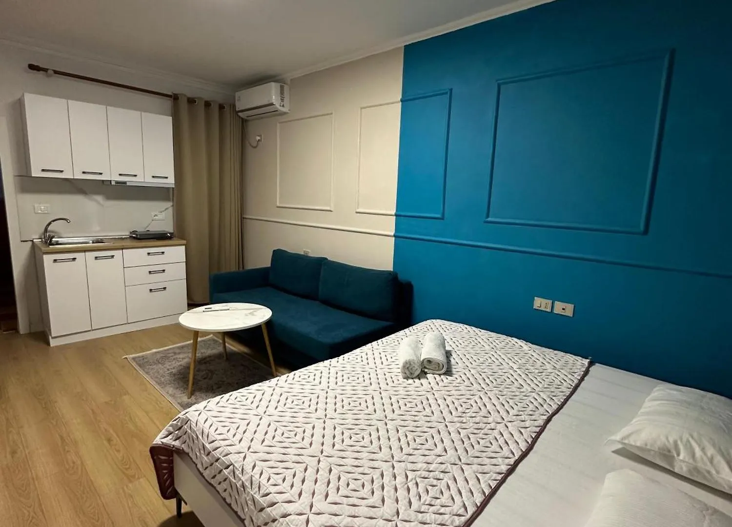 Cozy Central Studio With Terrace Tirana